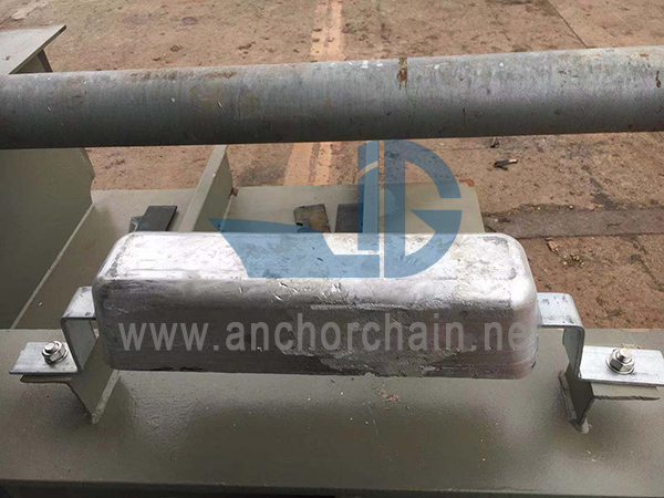 Anodo sacrificale per nave marina