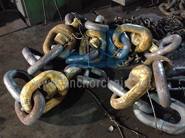 Catena di ormeggio per piattaforme petrolifere offshore